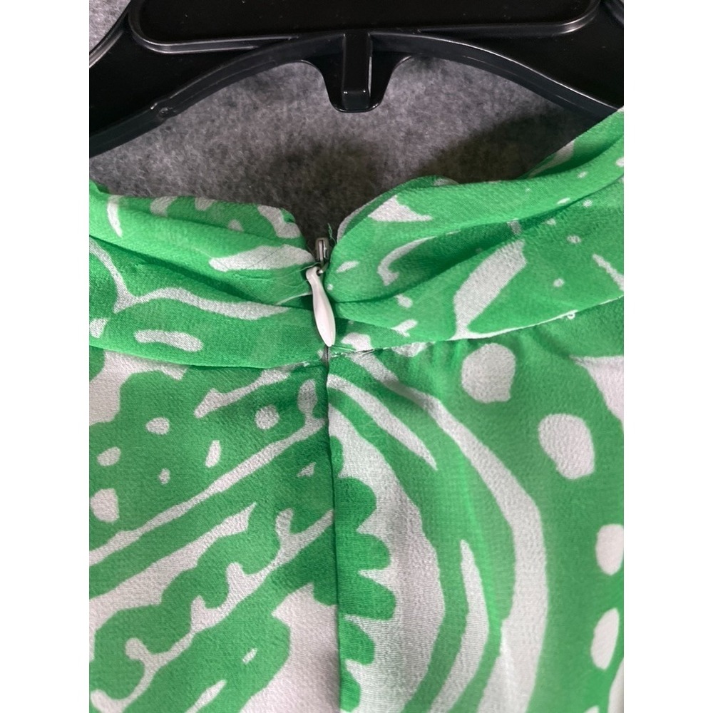 Banana Republic sleeveless top features a green and white paisley print Size 4 - Picture 5 of 5